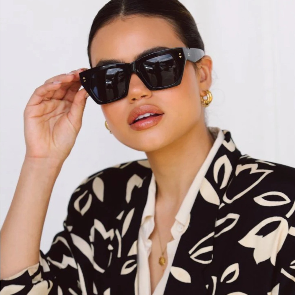 PARED LO &. Behold Black Sunglasses